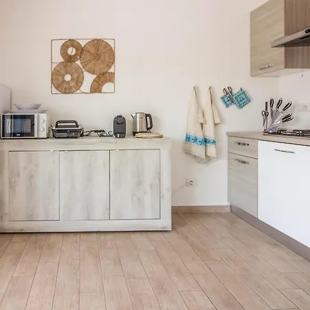 Apartment Lovely Near With Terrace! Palau